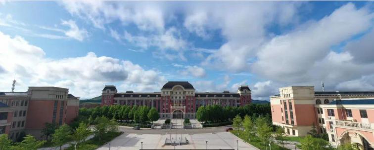 大连工业大学艺术与信息工程学院