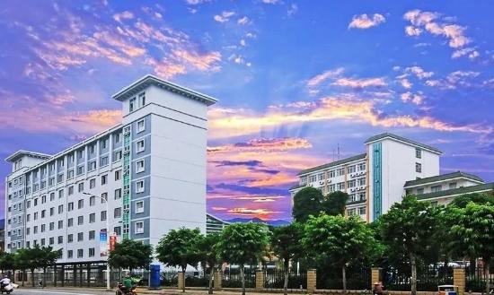 右江民族医学院