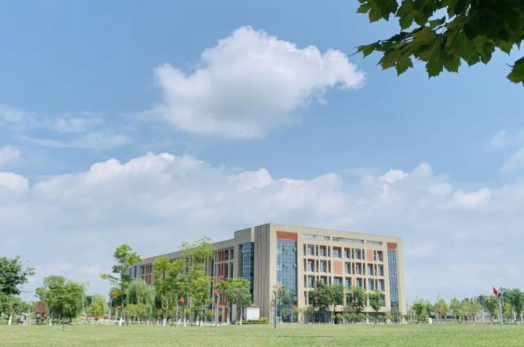 德阳城市轨道交通职业学院